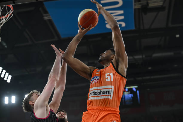 研报掘金｜中金：上调中国光大控股目标价至10港元 维持“跑赢行业”评级