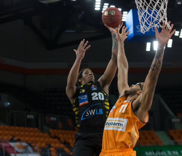 离开曼联后，查理・萨维奇在英甲找到了自我.